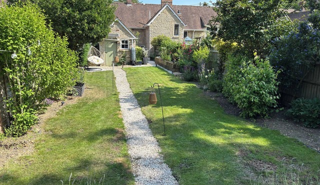 Gorgeous double room in lovely cottage. Bicester Motion Village Brackley Sstone