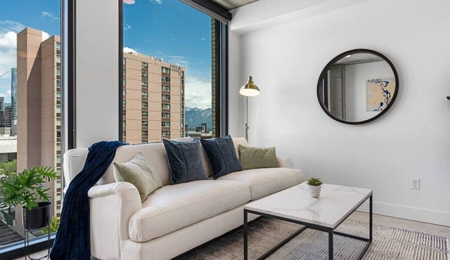 Gorgeous Downtown 1BD/1BA - BEST views + Amenities