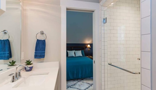 Gorgeous Downtown Nashville Guest Loft with Vintage Vibes!