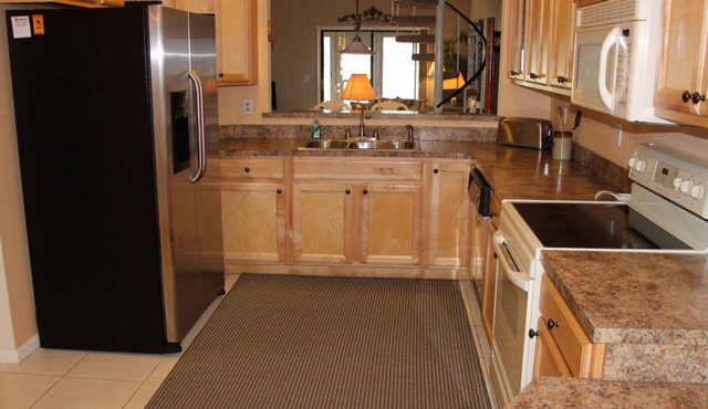 Gorgeous duplex with loft and 2-car garage. 2037C