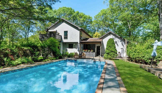 Gorgeous East Hampton Hideaway with Privacy and Full Amenity Suite