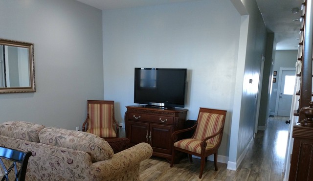 Gorgeous Entire Home 3min to NYC train! 1parking