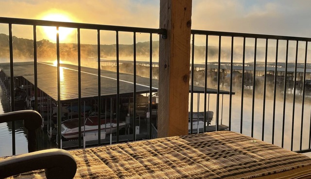 Gorgeous Escape-No Steps/gravel, PWC Lift-Lakefront by Kinderhook/Golf/ballpark