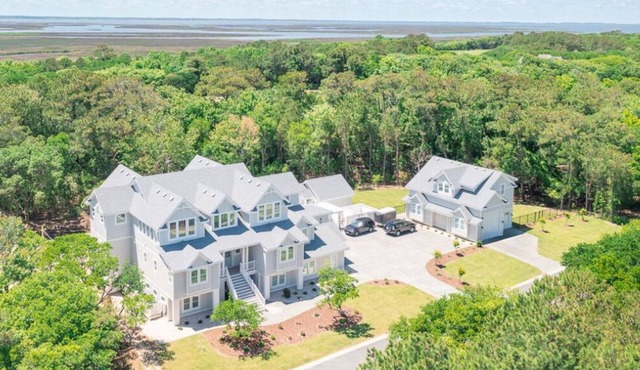 Gorgeous estate in the Currituck Club, Corolla! Perfect for events and retreats!
