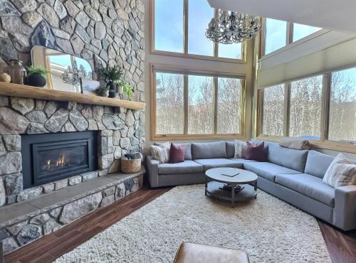 Gorgeous Executive Lutsen Townhome - Ski-in Ski-out, Pool, Hot Tub, Hiking, Biking, campfires and more!