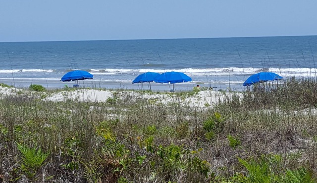 Gorgeous Fairway Oaks Villa, 100 yards from the beach