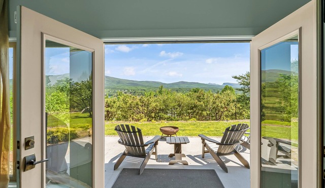 Gorgeous Fall and Winter Mountain & Lake Views/Firepit/Boat Slip Access