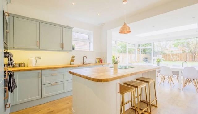 Gorgeous family Chalet, Sleeps 12 Coast & New Forest