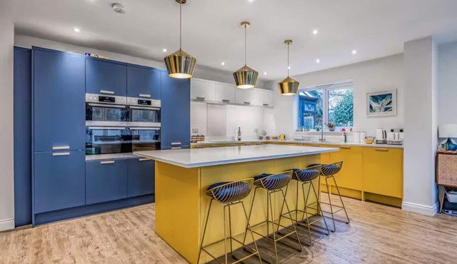 Gorgeous Family Home with Garden - Pass the Keys