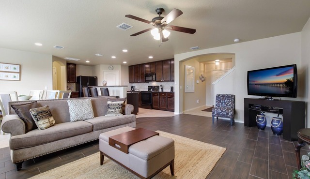 Gorgeous Family Home near DownTown, Riverwalk/Alamo.