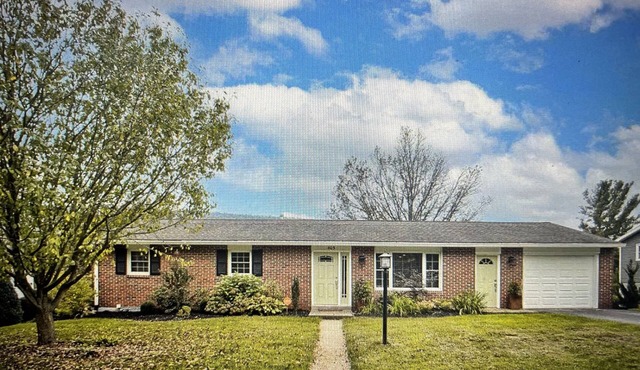 Gorgeous Family Home in Quiet Neighborhood w/Mountain View