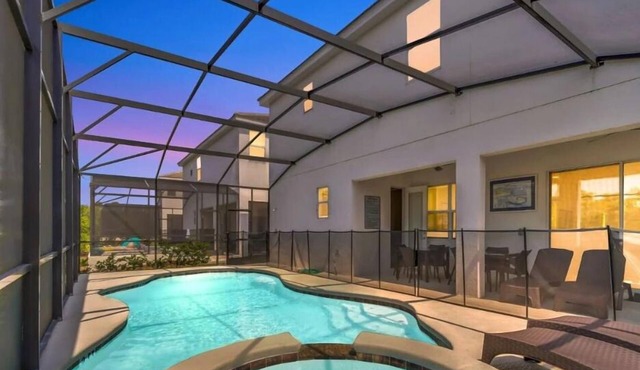 Gorgeous Family Home! Sleeps 28
