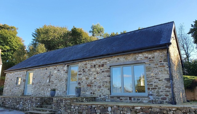 Gorgeous farm cottage, full of rural charm yet close to beaches and castles.
