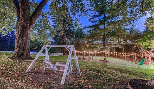 Gorgeous Farmhouse in Lewis Center with a private pond, barn and a backyard