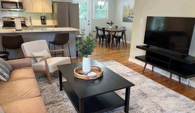 Gorgeous Fenced in Pet Friendly 3 BDRM DT Raleigh