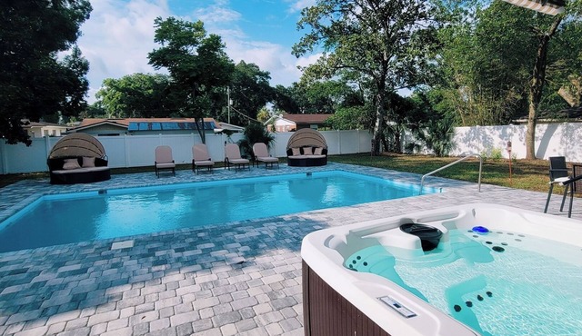 Gorgeous Florida Pool and Spa Home