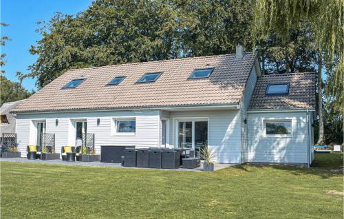 Gorgeous Home In St-Martin-Aux-Buneaux