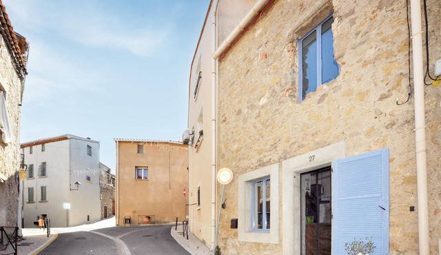 Gorgeous home in Villeseque des Corbier