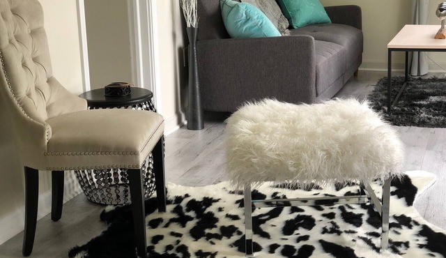 Gorgeous Freshly Remodeled Resort Home Steps From Lake