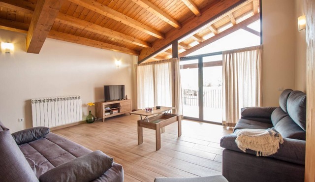 Gorgeous fully restored and secluded cabin in the Capsec neighborhood