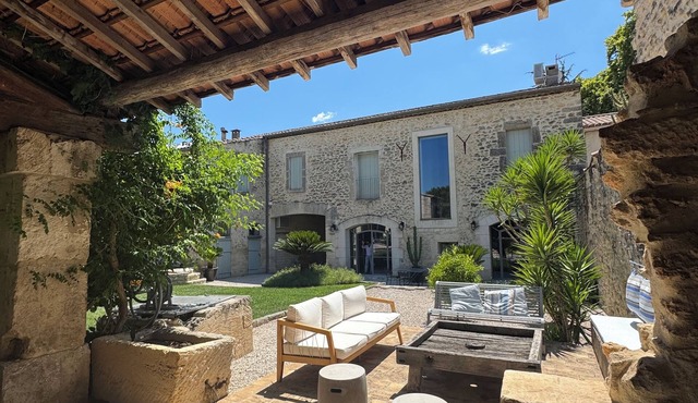 Gorgeous Fully Restored Villa with Pool, 20 Min From Beaches near Montpellier