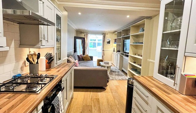 Gorgeous Garden 2 BDR Victoria Park