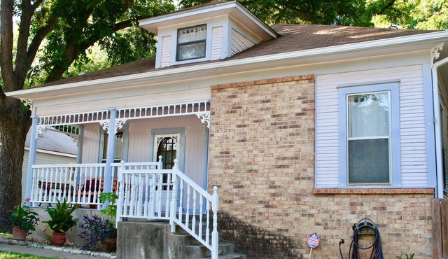 Gorgeous Garden St. House -Close to Downtown, Shops, Cafes, Parks, Music, Trails