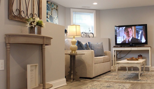 Gorgeous Garden unit located in wonderful North Chicago neighborhood!