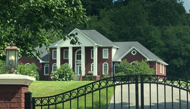 Gorgeous gated home - perfect for family gathering, retreats, weddings & events