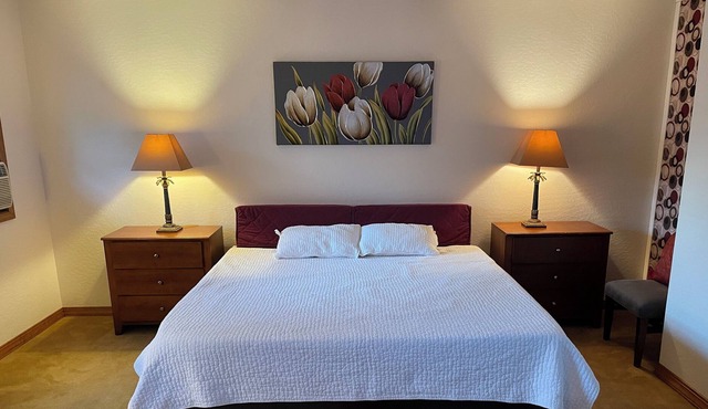 Gorgeous Gated Private Suite in Wood Cabin ~ Lake Wildwood ~ Golf & Yuba River