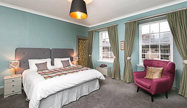 Gorgeous Georgian apartment in the heart of Edinburgh's City Centre.