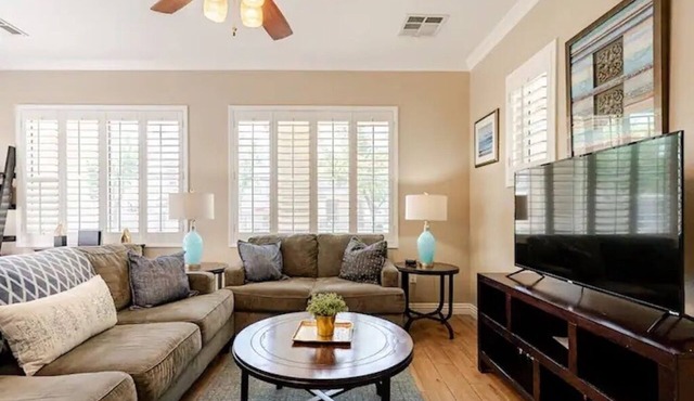 Gorgeous Gilbert Getaway/3 Bedroom 2+ Bath Home/2 car garage/Sleeps 10