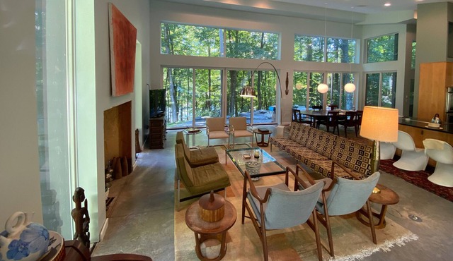 Gorgeous Glass 3 Bedroom, 2 Bath Riverfront Home