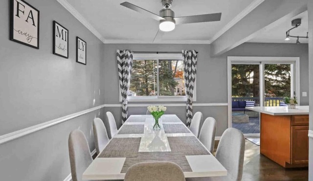 Gorgeous Glen Ellyn Gem