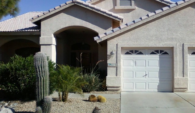 Gorgeous Glendale Home Sleeps 10 Pool, Hot Tub,