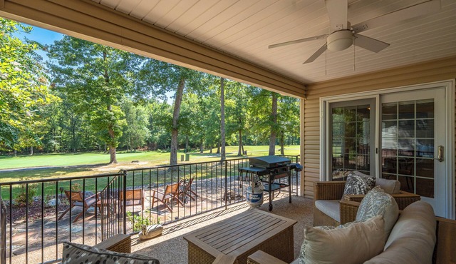 Gorgeous Greenside Getaway