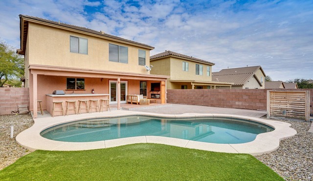 Gorgeous Green Valley Home: Patio & Private Pool!