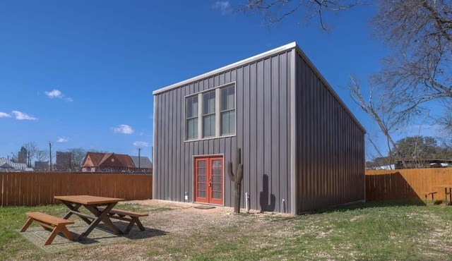 Gorgeous Guesthouse Near Amazing Downtown