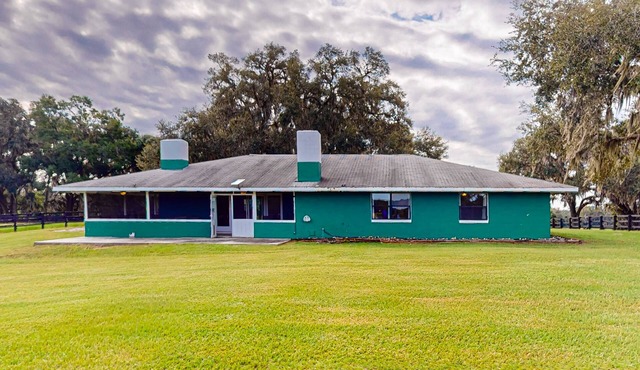 Gorgeous guesthouse with full kitchen, central AC and lakeview