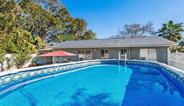 Gorgeous Heated Pool House Near Gulf Beaches!