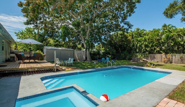 Gorgeous Heated Pool and Spa by Downtown & Beaches