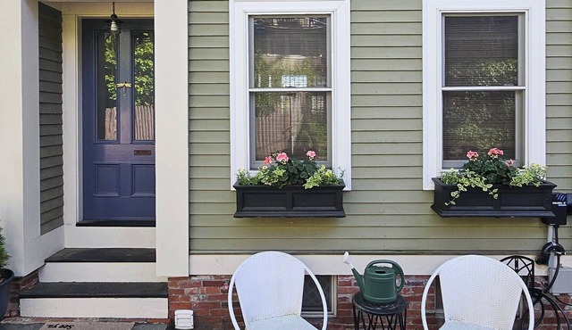 Gorgeous High End Charlestown Home -Hot Tub on Rooftop Deck, Trampoline & More!