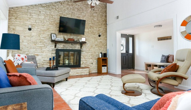 Gorgeous Hill Country View @ Luxury Multi-Family Estate