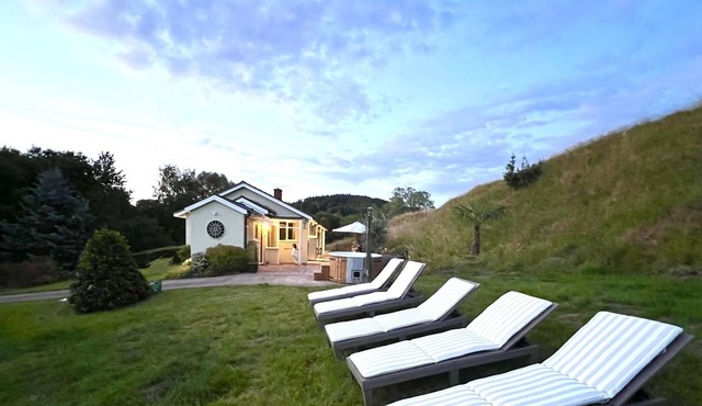 Gorgeous Hillside Hideaway in Gloucestershire