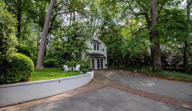 Gorgeous Historic Carriage House with fine furnishings and modern amenities