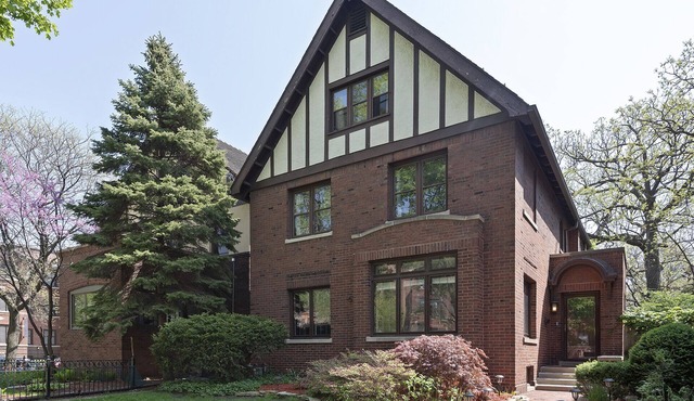 Gorgeous historic mansion on UChicago campus. Renovation with original detail.