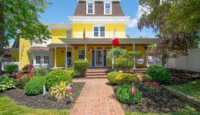 Gorgeous historic Victorian with 8 bedroom/4 baths