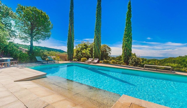 Gorgeous home in Clansayes Clansayes