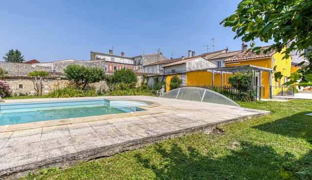 Gorgeous home in Saint-Jean-d'Angély