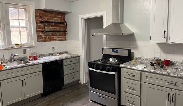 Gorgeous home -Across from Flynn Park- fenced-in yard